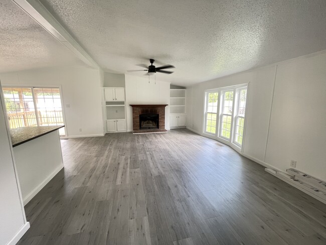 Building Photo - 1371 Reed Rd