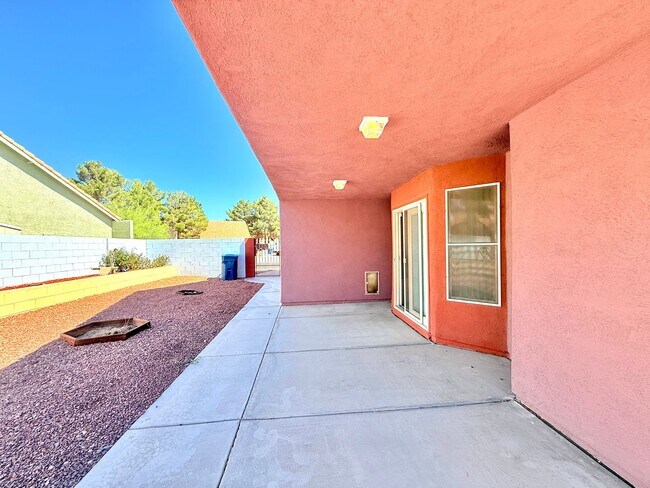 Building Photo - Spacious 4-Bedroom, 2-Bathroom Single-Stor...