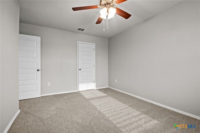 Building Photo - 271 Kinsley Wy