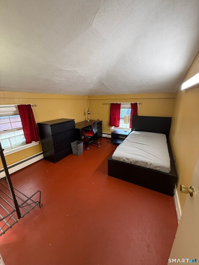 Building Photo - 389 Orange St