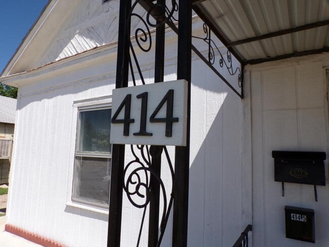 Building Photo - 414 W Main St