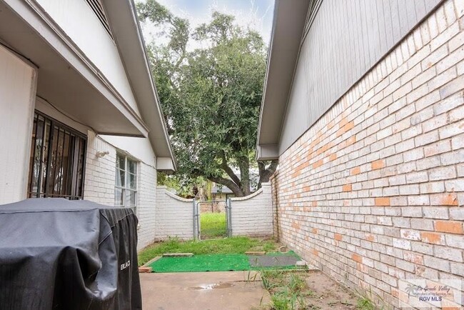 Building Photo - 1809 S Williams Ln