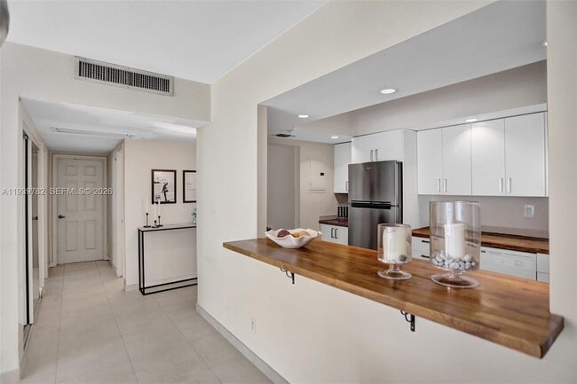 Building Photo - 19390 Collins Ave