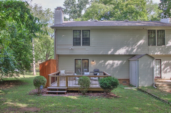 Building Photo - 3321 Lealand Ln