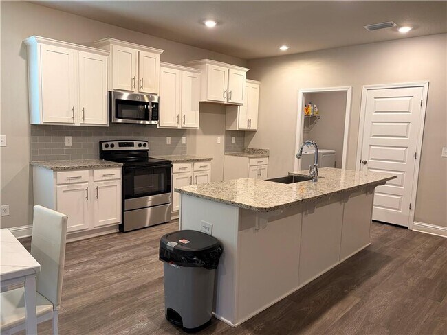 Building Photo - 10551 Sand Dune Ave