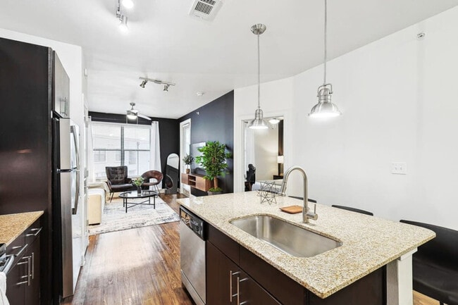 Building Photo - 5445 Town and Country Blvd