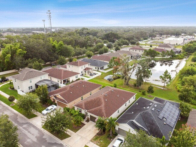Building Photo - Spacious 4 Bed, 2 Bath Single Family Home ...