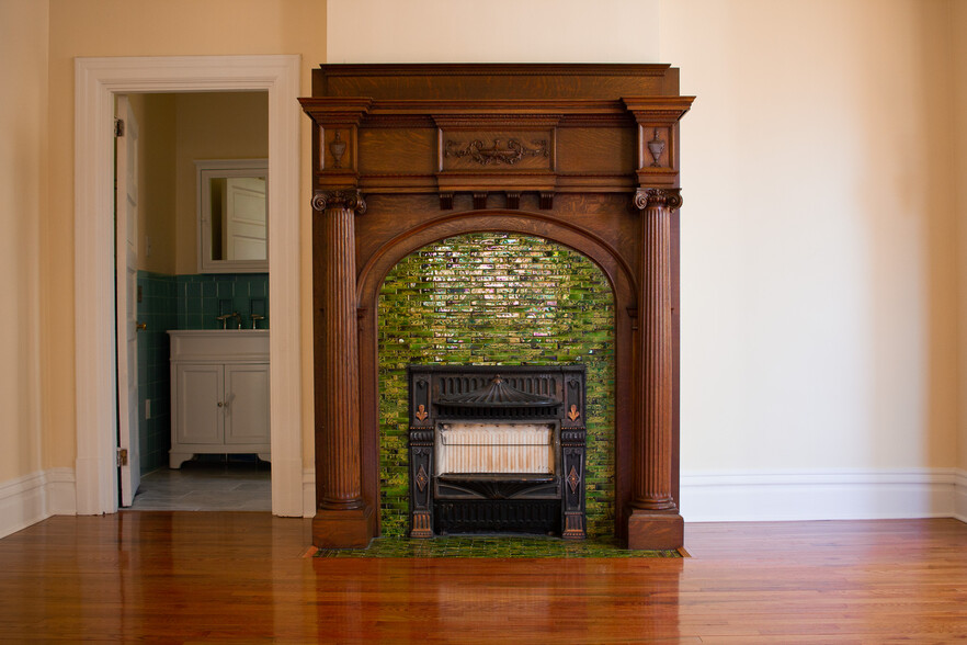 1st Floor Living Room - 926 Savannah Ave