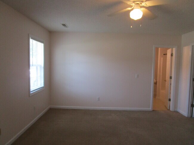 Building Photo - 2555 Nicholson Dr