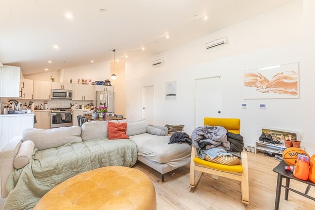 Building Photo - 5055 Lincoln Ave