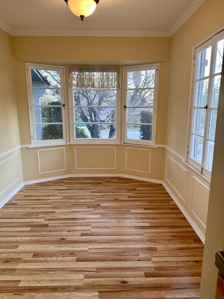 dining area - 25 Lowell Ave