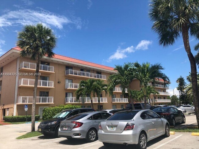 Building Photo - 405 S Pine Island Rd