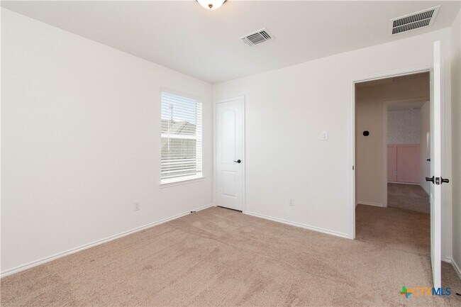 Building Photo - 661 Bailey Park Dr