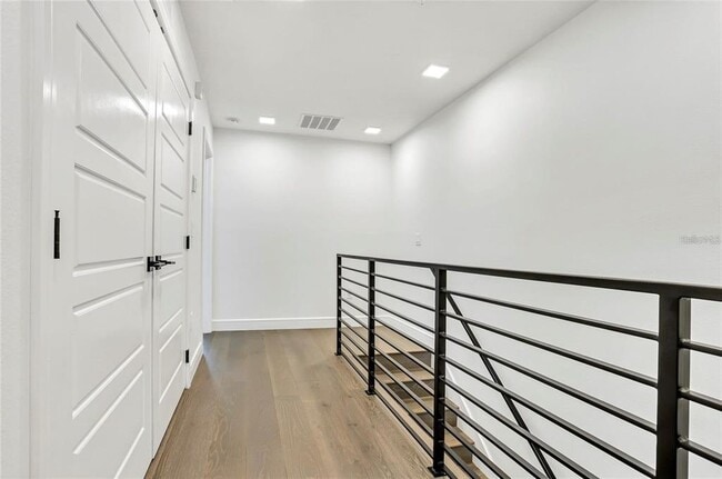 Building Photo - 212 E Pineloch Ave