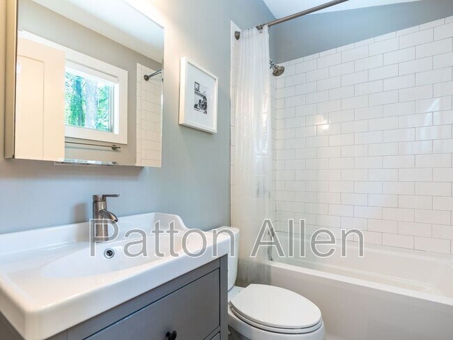 Building Photo - 206 Waynesville Ave