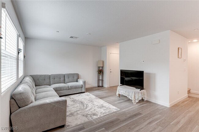 Building Photo - 683 Omaggio Pl