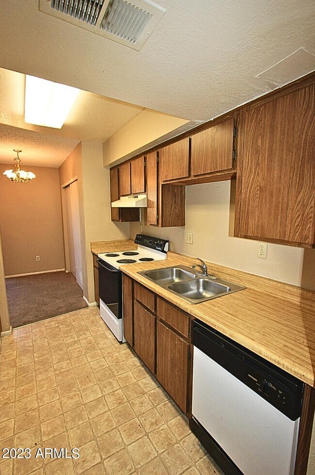 Building Photo - 410 E 9th Ave