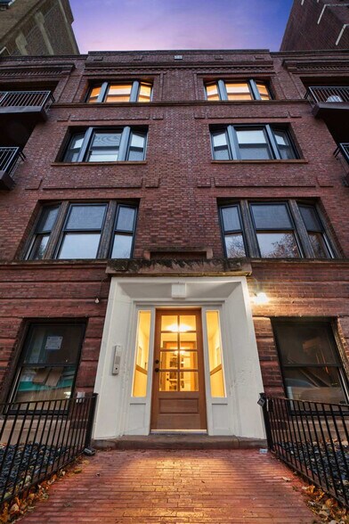 Building Photo - 618 W Patterson Ave