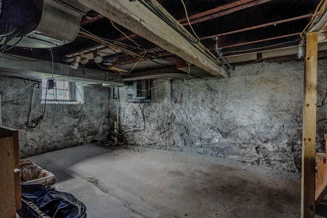 Building Photo - 11 Burritt Ave