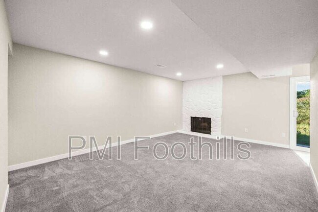 Building Photo - 206 S Holman Way