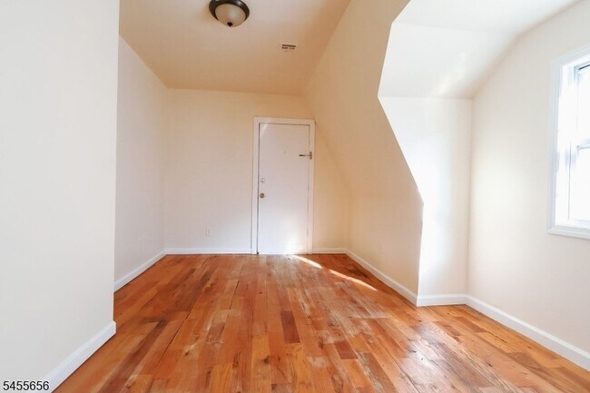 Building Photo - 112 Chadwick Ave