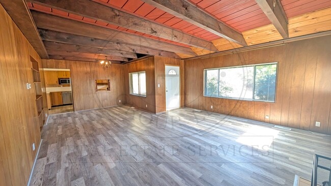 Building Photo - 13235 NW Pumpkin Ridge Rd