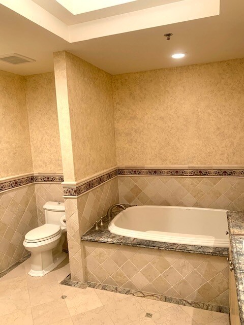 Building Photo - 2142 Century Park Ln