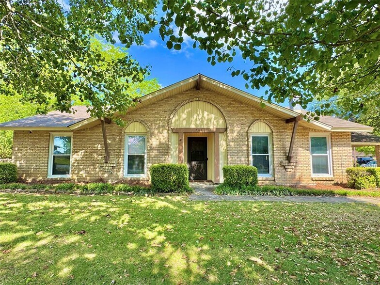 Building Photo - 2311 Cottingham Dr