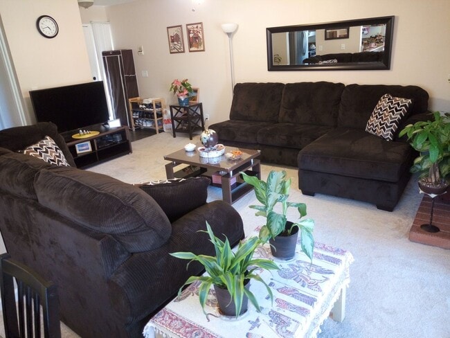 Building Photo - AVAILABLE NOW FOR PRE-PLEASING! 2 BEDROOM ...