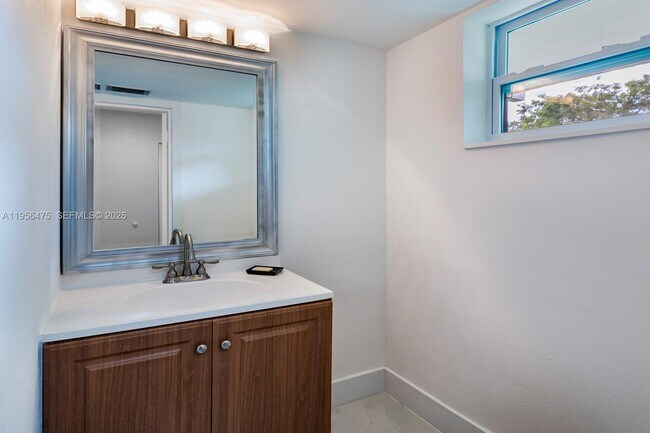 Building Photo - 1351 NE 191st St