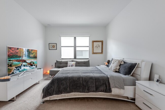 Building Photo - 8131 Laurel Falls Dr