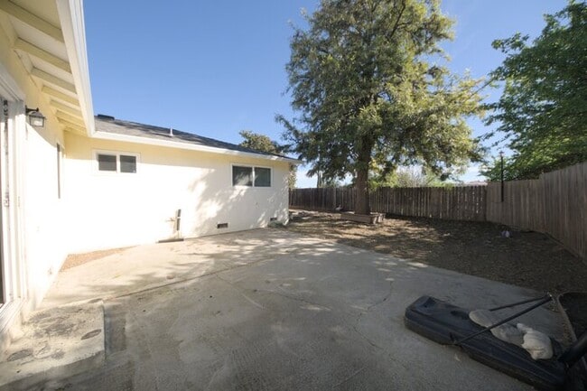 Building Photo - Pittsburg 3 bed/2 bath single family house for rent