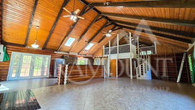 Building Photo - Spacious Log Home with Acreage!