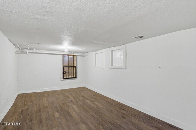 Building Photo - 3249 Lebanon Ave