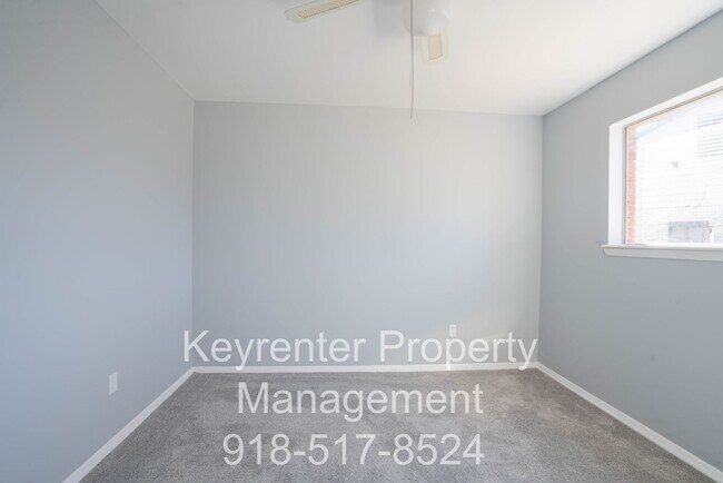 Building Photo - 4 Bedroom Home Available For Immediate Move In!!