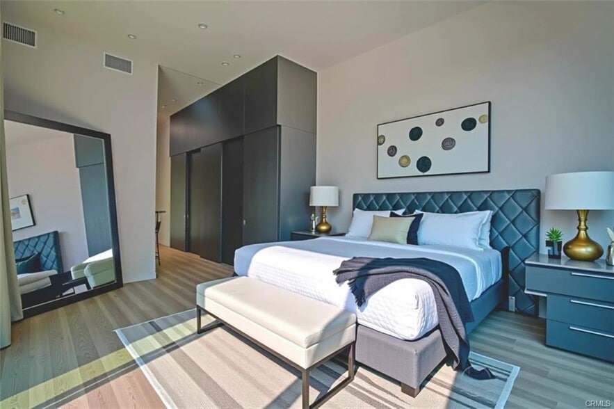 Building Photo - 1011 N Orange Grove Ave