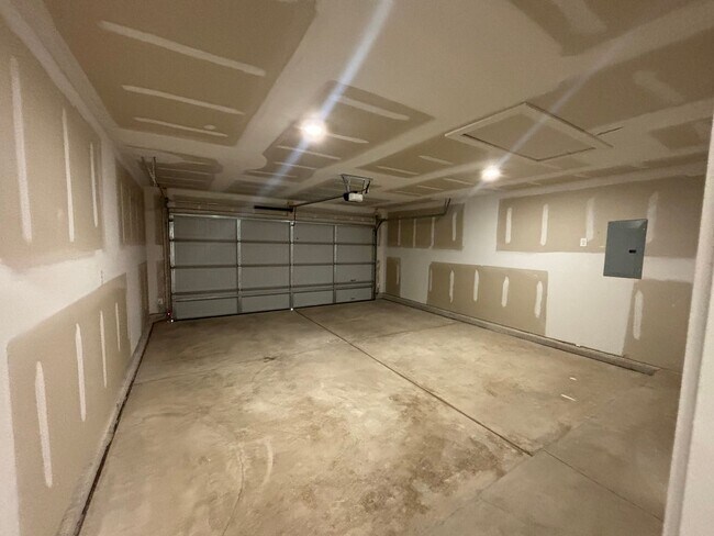 Building Photo - Available NOW!!!!