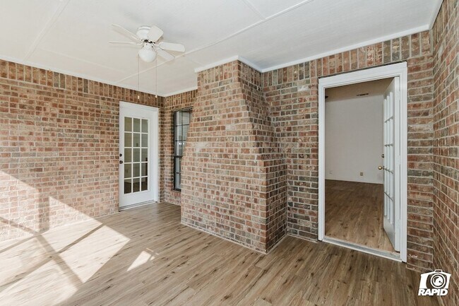 Building Photo - 4911 Sherwood Dr