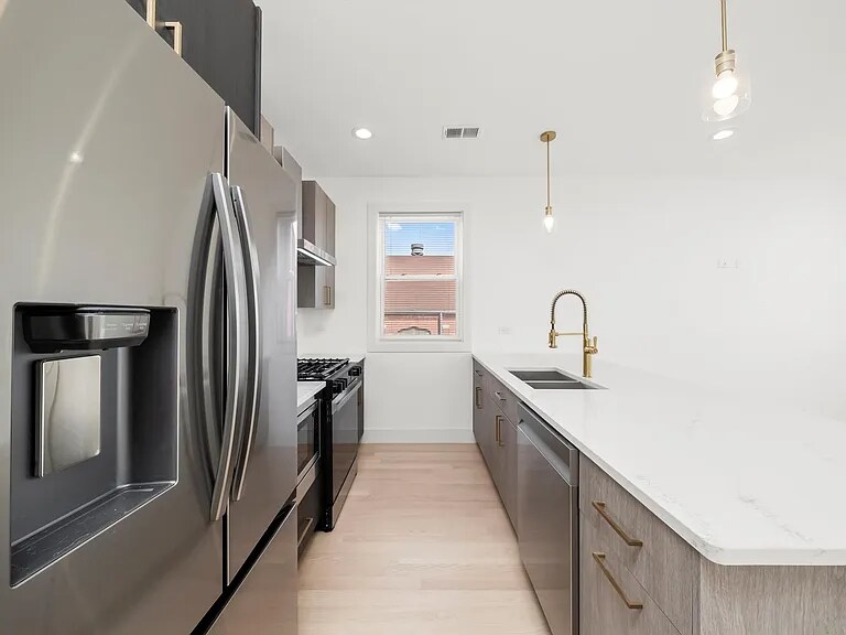 Building Photo - 2700 W Jackson Blvd