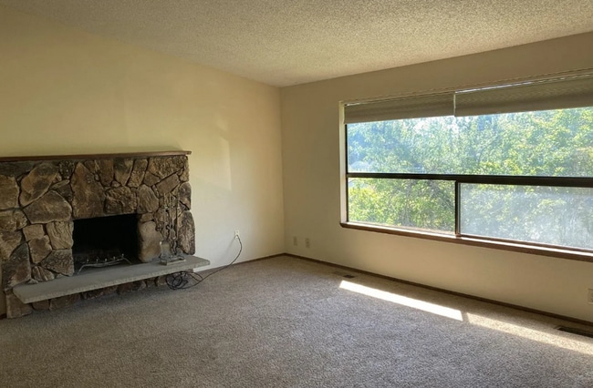 Building Photo - 5-Bedroom Home for Rent in Barkley Neighbo...