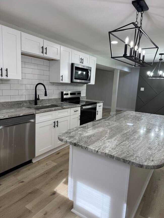 Building Photo - $2,195/month | 4 Bed | 2.5 Bath | 2,046 Sq Ft