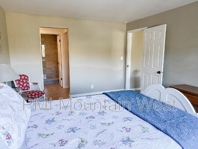 Building Photo - 171 E 3rd Ave