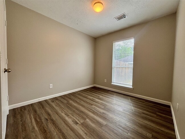 Building Photo - 8816 E Buffalo Cir