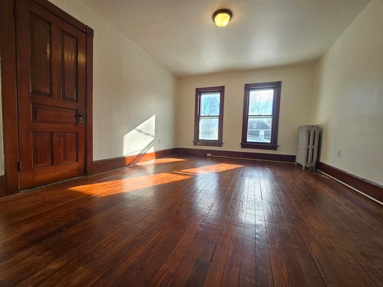 Building Photo - 146 Analomink St