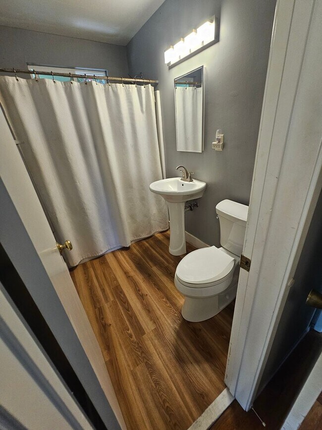 Building Photo - 7 Elm Ct