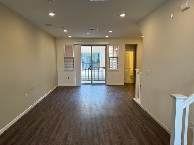 Building Photo - San Jose Comfort, Convenience and Location