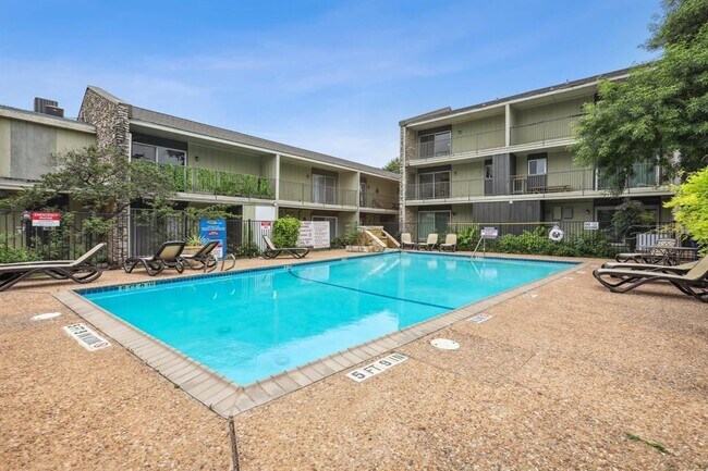Building Photo - 500 E Riverside Dr