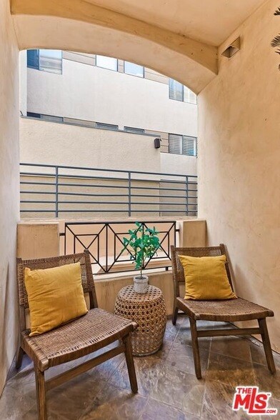 Building Photo - 16123 W Sunset Blvd