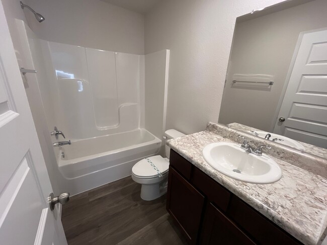 Building Photo - *Pre-leasing* NEWER Three Bedroom | Two Ba...