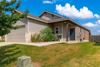 Building Photo - 302 Eves Necklace Dr.